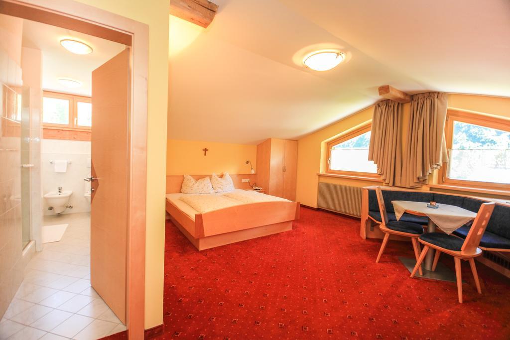 Garni Des Alpes Hotel Solda Ruang foto