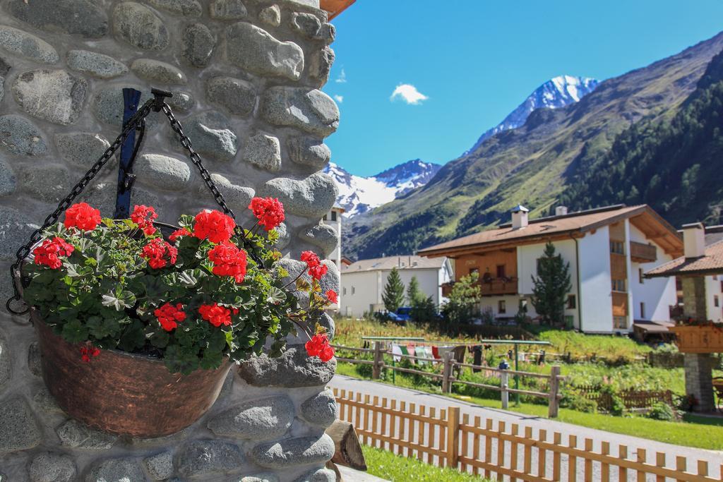 Garni Des Alpes Hotel Solda Bagian luar foto